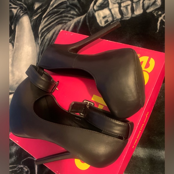 stored away gems🛍 - Picture 2 of 5